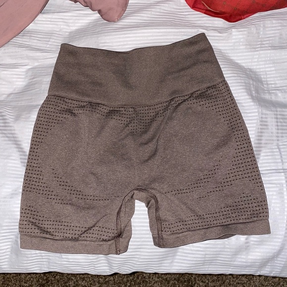 Gymshark Vital Seamless 2.0 Shorts - Picture 2 of 3
